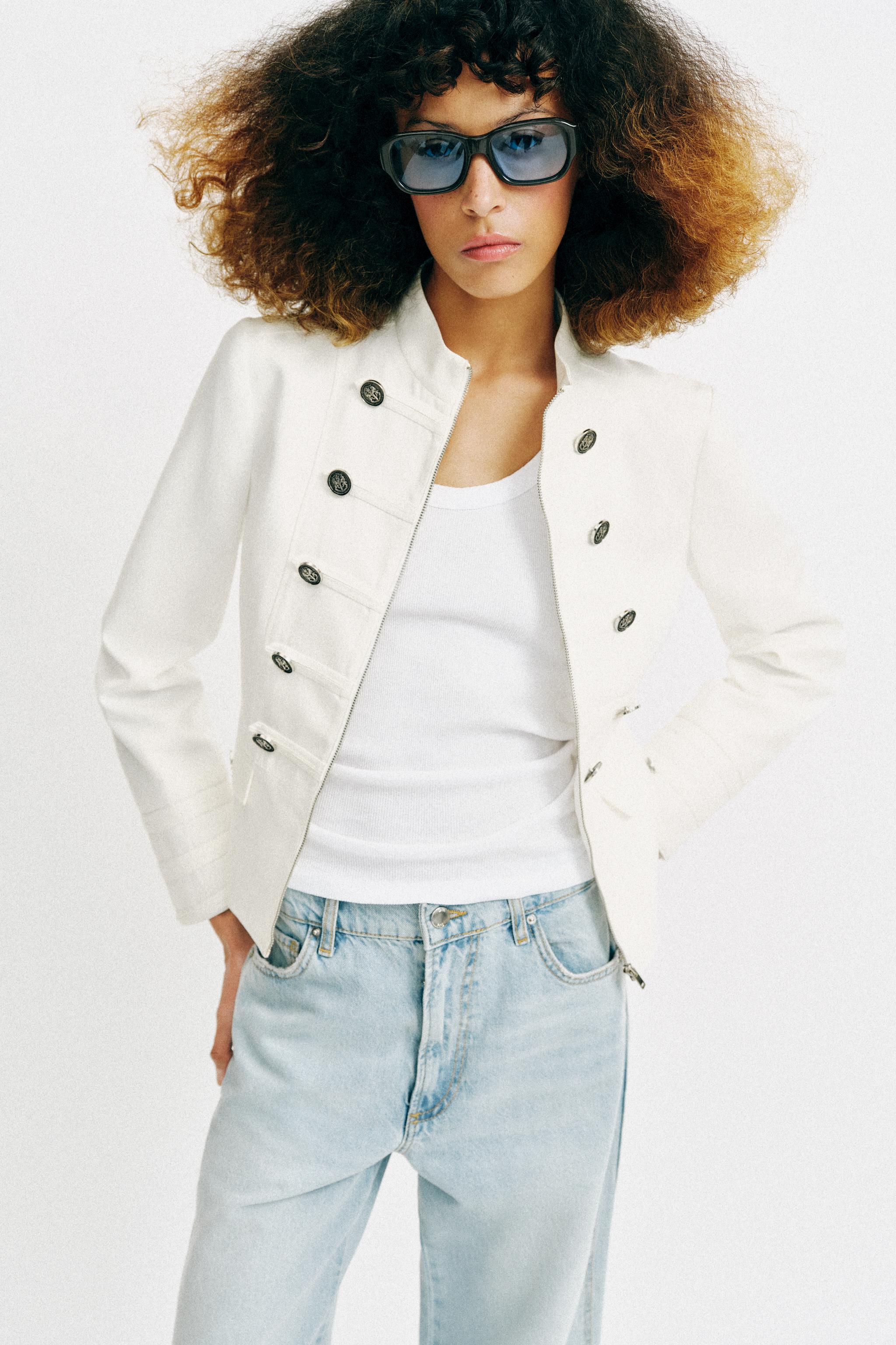 BUTTONED HIGH NECK BLAZER